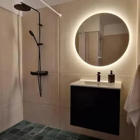 Apartment Spacious Flat - Quiet & Safearea *