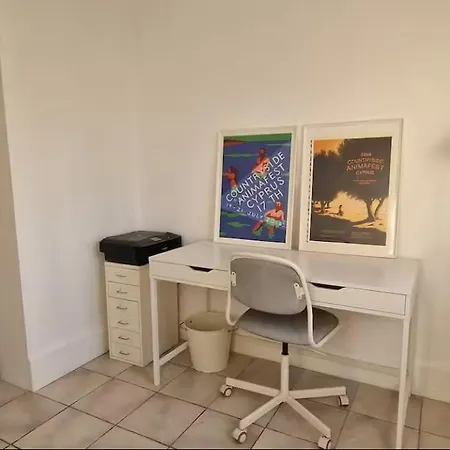 Spacious Flat - Quiet & Safearea Apartment
